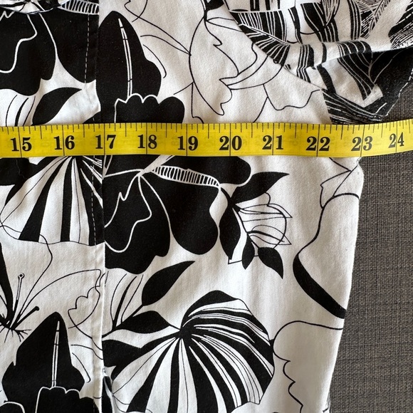 Black & White Tropical Travel Jacket – Lightweight Zip Front | Size 16 - Picture 7 of 8